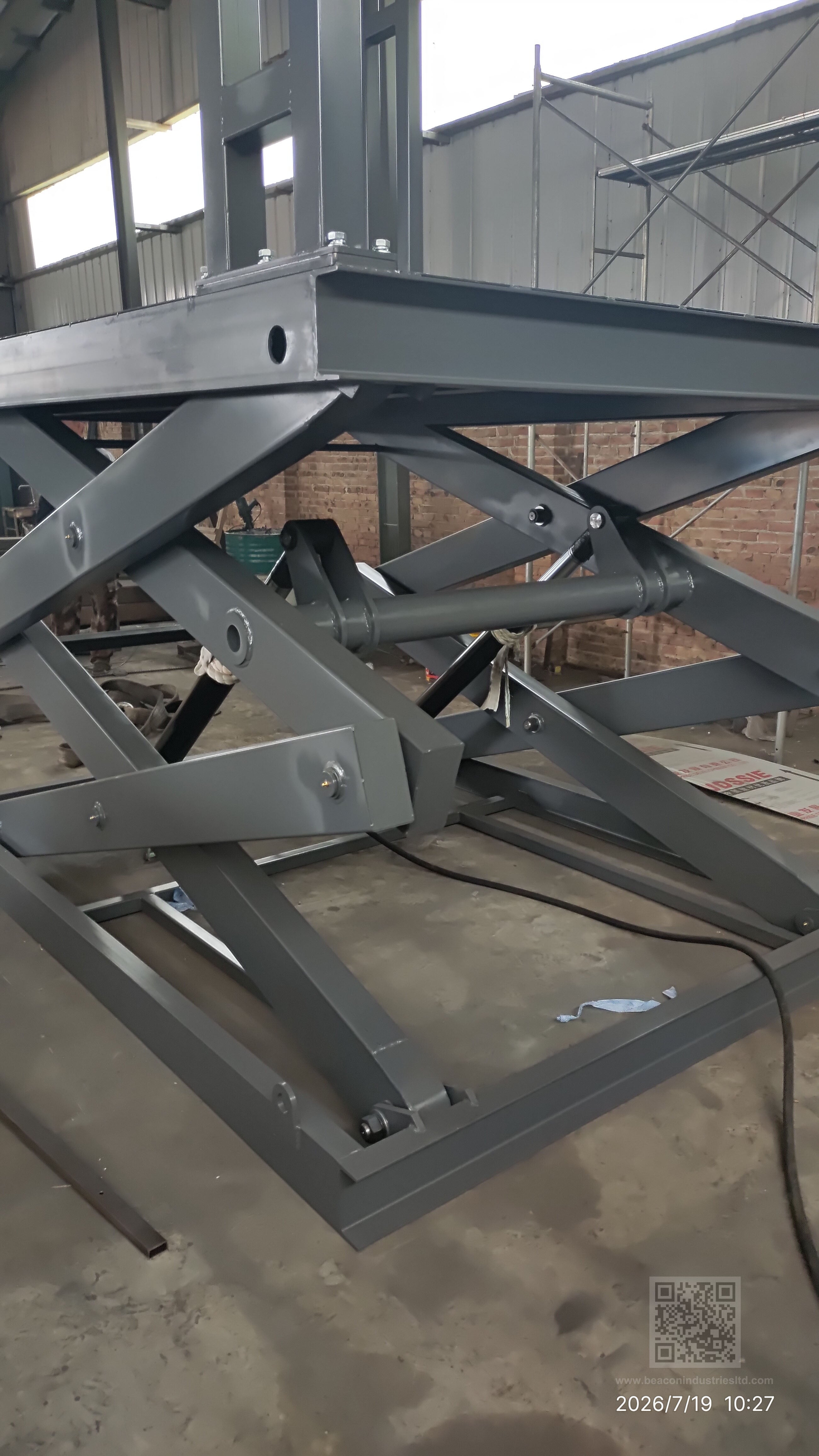 Heavy-duty double deck car parking lift — 2.1×2.8m platform, steel construction